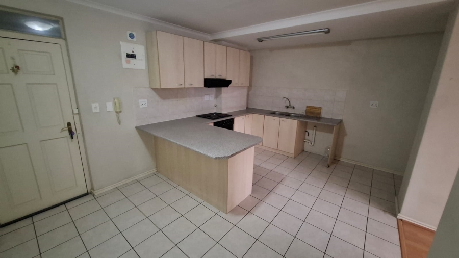 To Let 1 Bedroom Property for Rent in Wynberg Western Cape